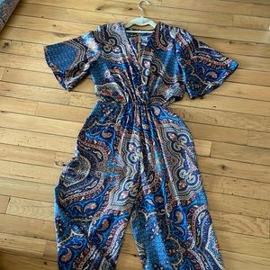 Zara paisley jumpsuit with side cutouts and keyhole back. Worn once. Small